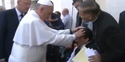 Vatikan-oproverg-soobshhenie-o-popytke-papy-izgnat-besa